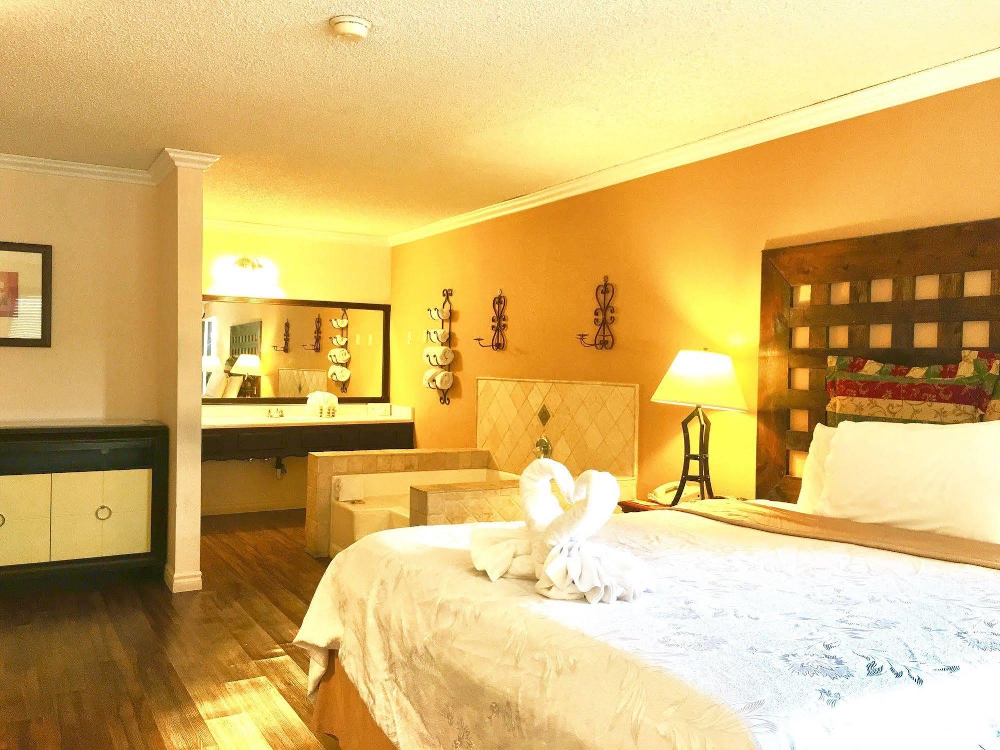 The Lemon Tree Hotel Anaheim Exterior photo
