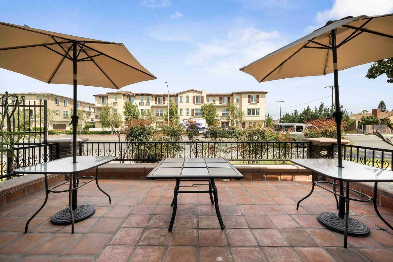 The Lemon Tree Hotel Anaheim Exterior photo